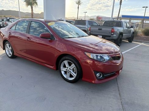 Used 2014 Toyota Camry SE w/ Moonroof Package FWD image 3