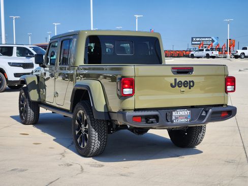 New 2025 Jeep Gladiator Sport image 3