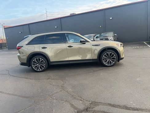 Certified 2025 MAZDA CX-70 Plug-In Hybrid w/ Premium Pkg image 5