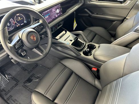 New 2026 Porsche Cayenne GTS AWD/4WD image 4