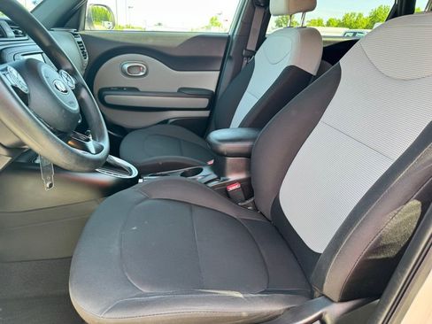Used 2019 Kia Soul FWD image 13