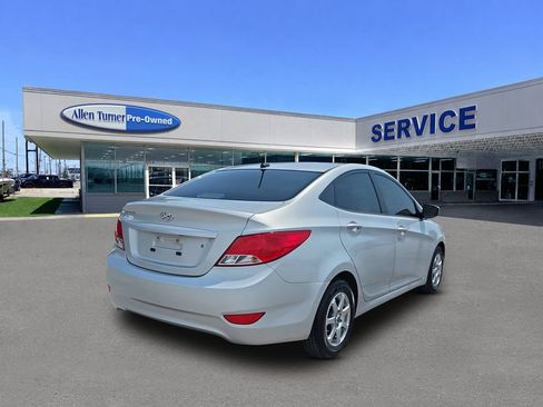 Used 2015 Hyundai Accent GLS FWD image 8
