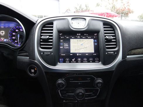 Used 2018 Chrysler 300 Limited image 27