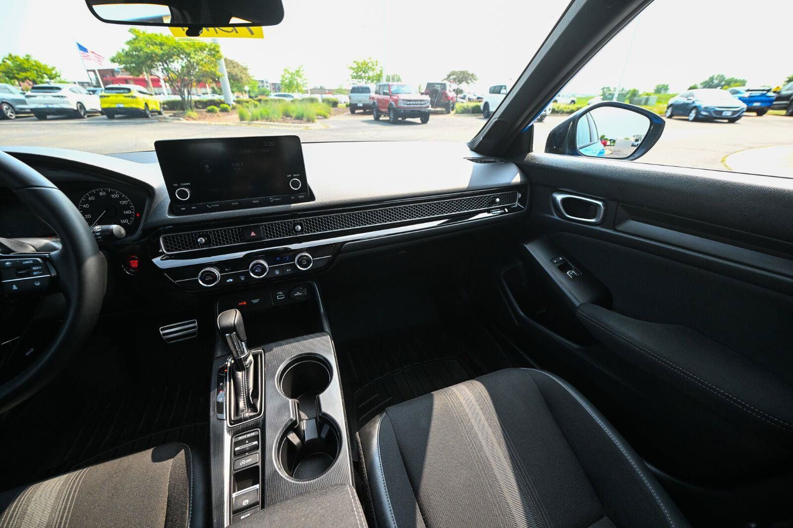 Used 2023 Honda Civic Sport image 32