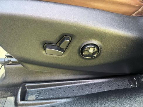 Used 2017 Chrysler Pacifica Limited FWD image 8