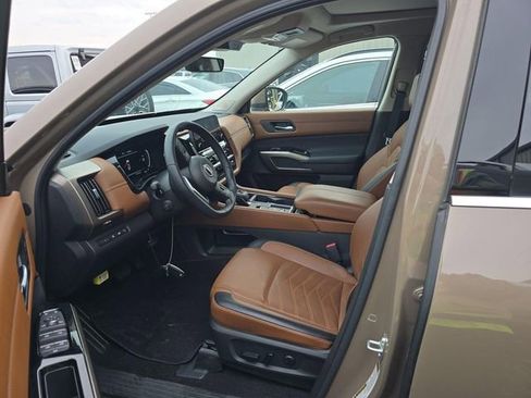 Certified 2024 Nissan Pathfinder Platinum image 4