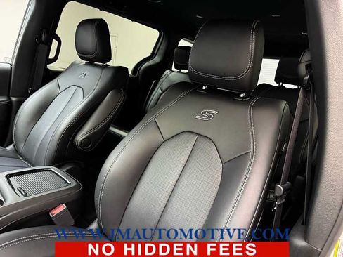 Used 2024 Chrysler Pacifica Touring-L w/ S Appearance Package AWD/4WD image 13