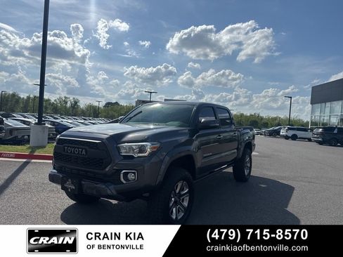 Used 2017 Toyota Tacoma Limited w/ Tow Package image 5