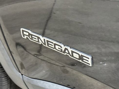 Used 2015 Jeep Renegade Latitude w/ Popular Equipment Group image 26