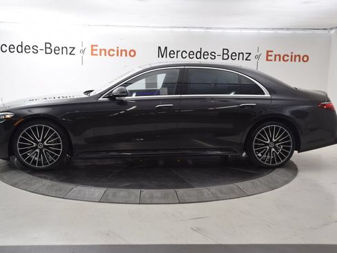 Certified 2022 Mercedes-Benz S 500 4MATIC image 3