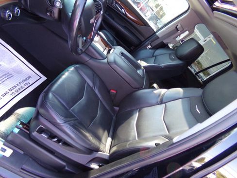 Used 2019 Cadillac Escalade Luxury AWD/4WD image 12