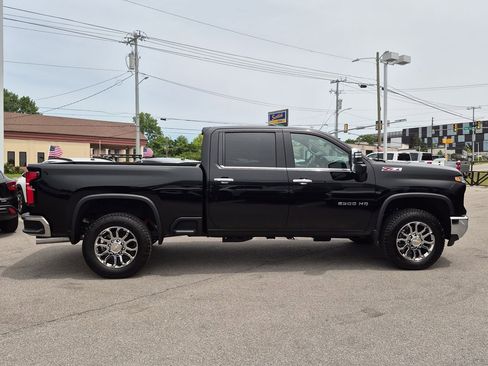 New 2026 Chevrolet Silverado 2500 LTZ w/ LTZ Premium Package AWD/4WD image 9