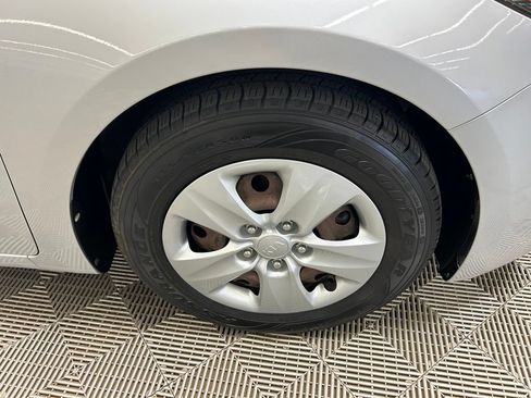 Used 2017 Kia Forte LX w/ LX Popular Package FWD image 2