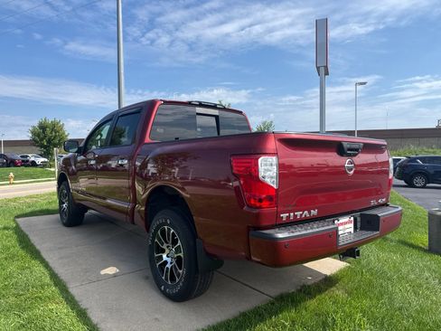 Certified 2018 Nissan Titan SL AWD/4WD image 4