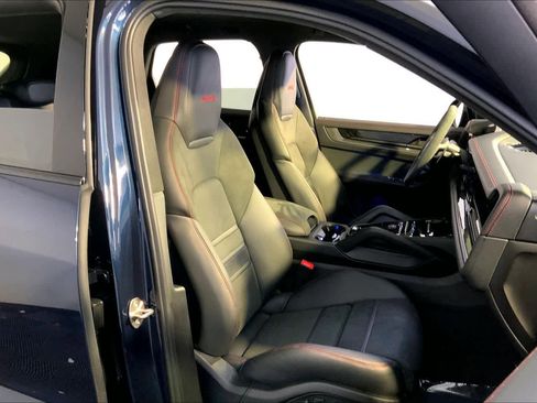 Used 2025 Porsche Cayenne GTS image 18