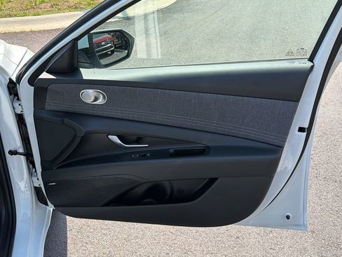 New 2026 Hyundai Elantra Limited FWD image 16