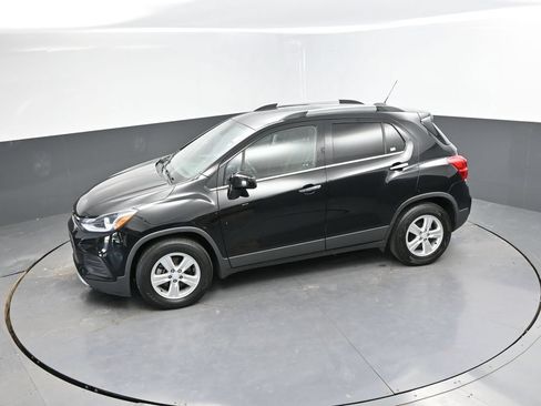 Used 2019 Chevrolet Trax LT w/ LT Convenience Package FWD image 30