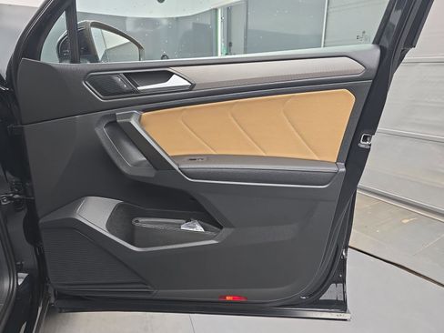 Used 2023 Volkswagen Tiguan SE image 38