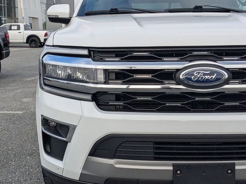 Used 2024 Ford Expedition Limited image 9