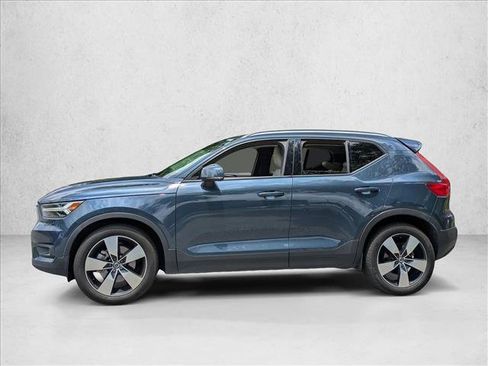 Used 2021 Volvo XC40 T5 Momentum w/ Protection Package AWD/4WD image 9