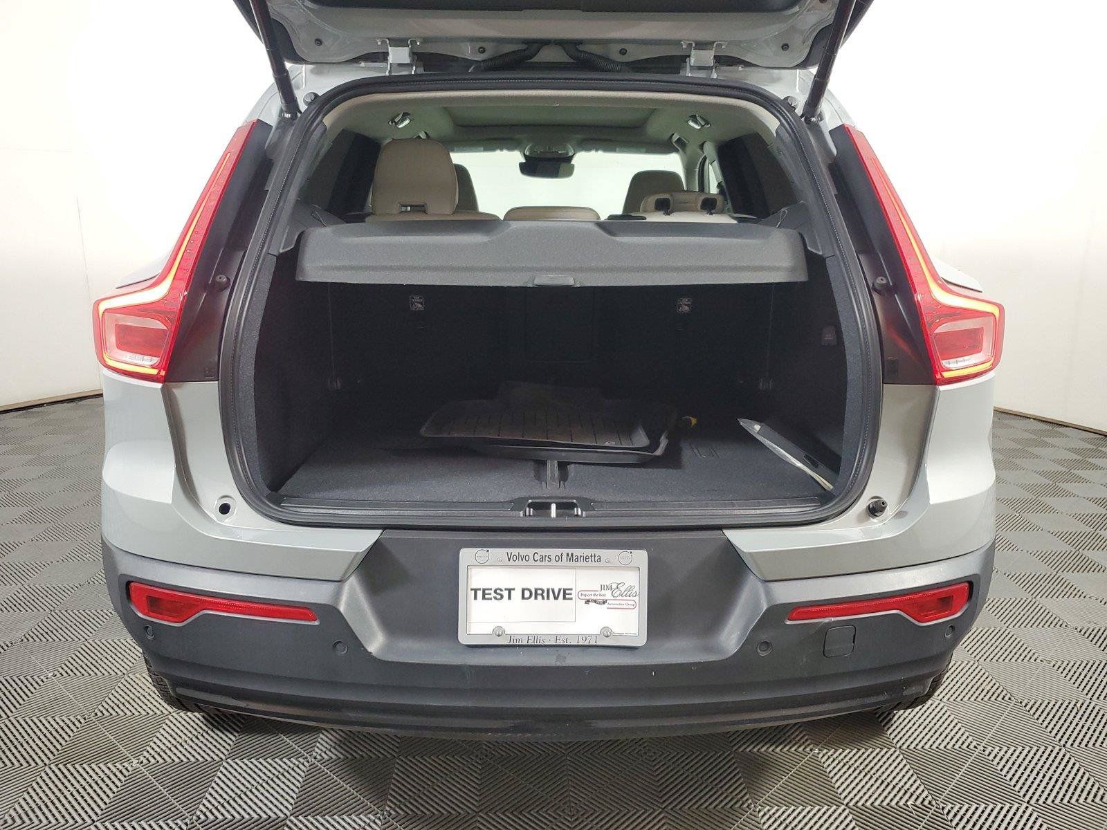 Certified 2024 Volvo XC40 B5 Plus w/ Climate Package AWD/4WD image 9