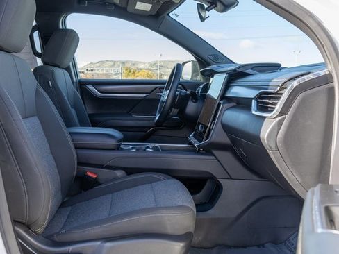 Used 2025 GMC Acadia Elevation image 7