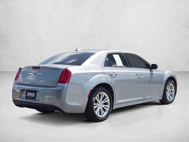 Used 2017 Chrysler 300 Limited RWD image 5