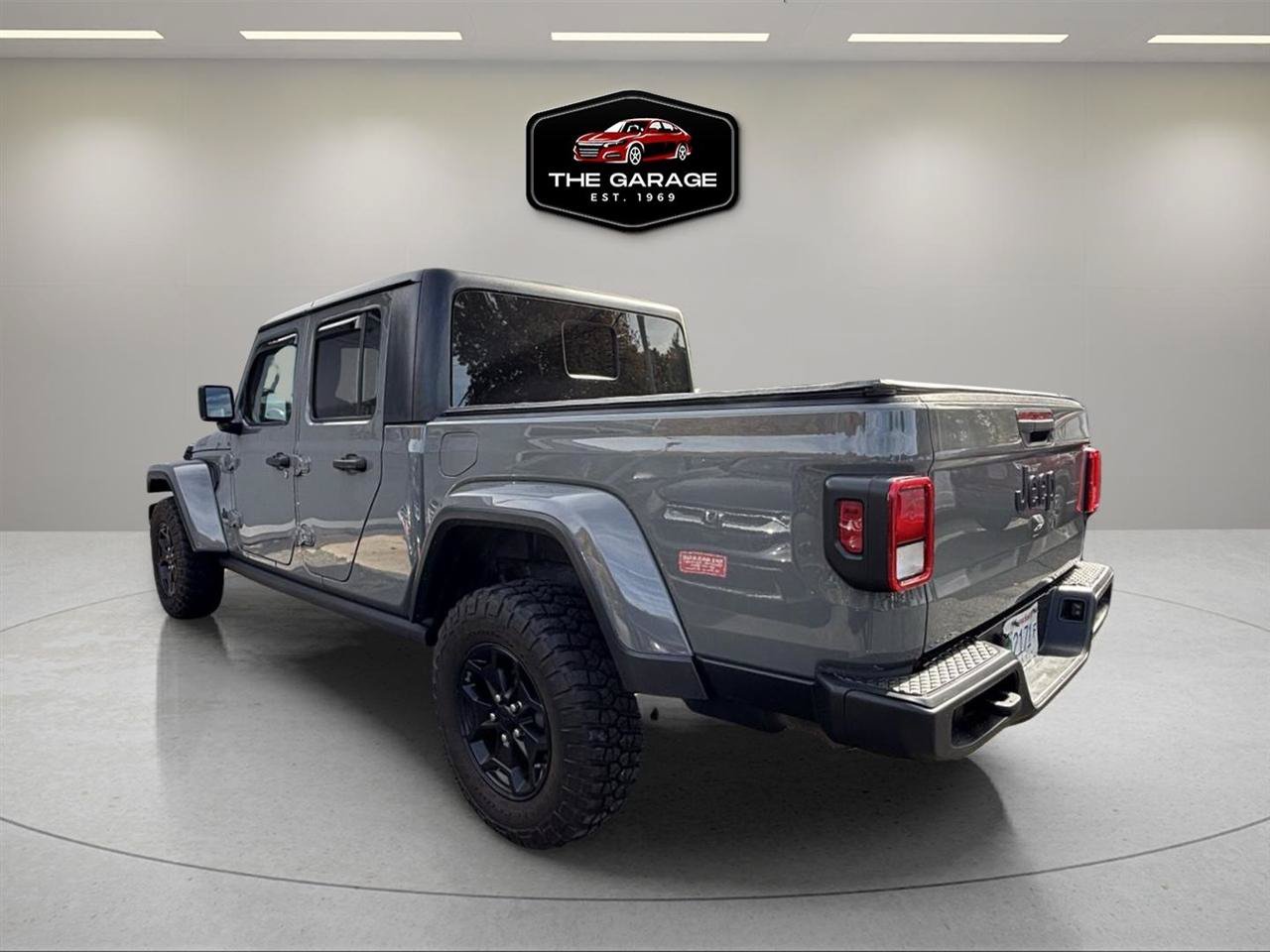Used 2021 Jeep Gladiator Sport AWD/4WD image 3