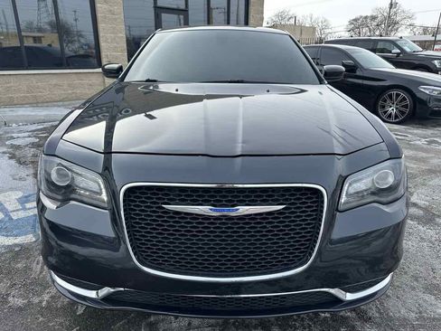 Used 2019 Chrysler 300 Touring w/ Sport Appearance Package image 2