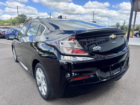 Used 2018 Chevrolet Volt Premier w/ Driver Confidence Package FWD image 9
