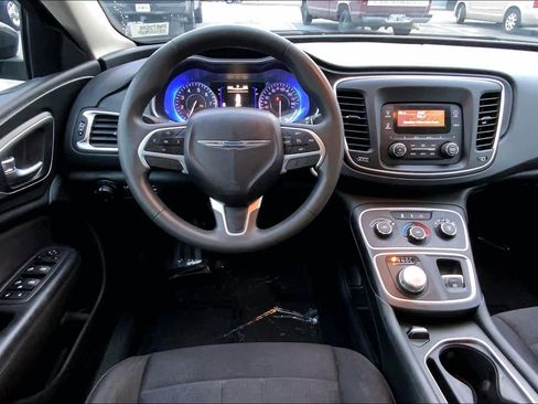 Used 2015 Chrysler 200 LX image 5