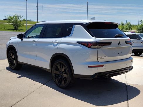 New 2026 Mitsubishi Outlander LE AWD/4WD image 18