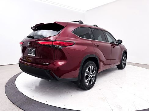 Used 2023 Toyota Highlander XLE image 19