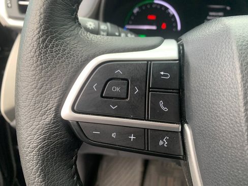 Used 2023 Toyota Sienna XLE image 28