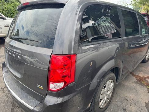 Used 2019 Dodge Grand Caravan SE w/ UConnect Hands-Free Group image 6