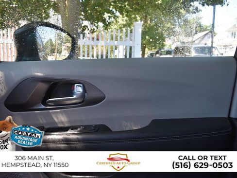 Used 2024 Chrysler Pacifica Touring-L FWD image 17