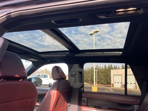 Used 2024 Ford Expedition Limited image 2