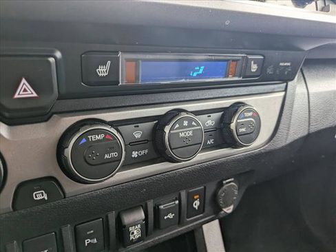 Used 2020 Toyota Tacoma Limited AWD/4WD image 12