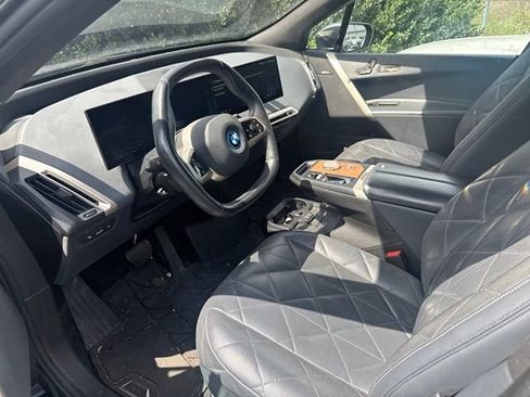 Used 2024 BMW iX xDrive50 w/ Premium Package AWD/4WD image 20