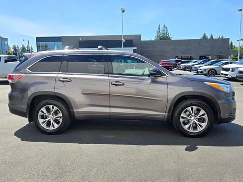 Used 2015 Toyota Highlander XLE AWD/4WD image 6