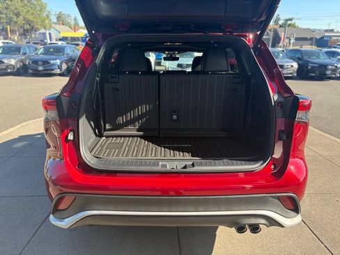 Used 2021 Toyota Highlander XSE AWD/4WD image 32