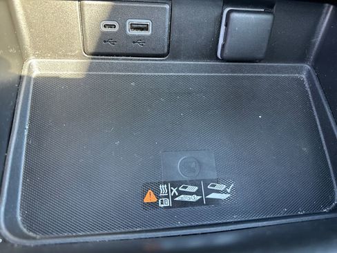 Used 2023 Chevrolet Suburban RST w/ Luxury Package image 19