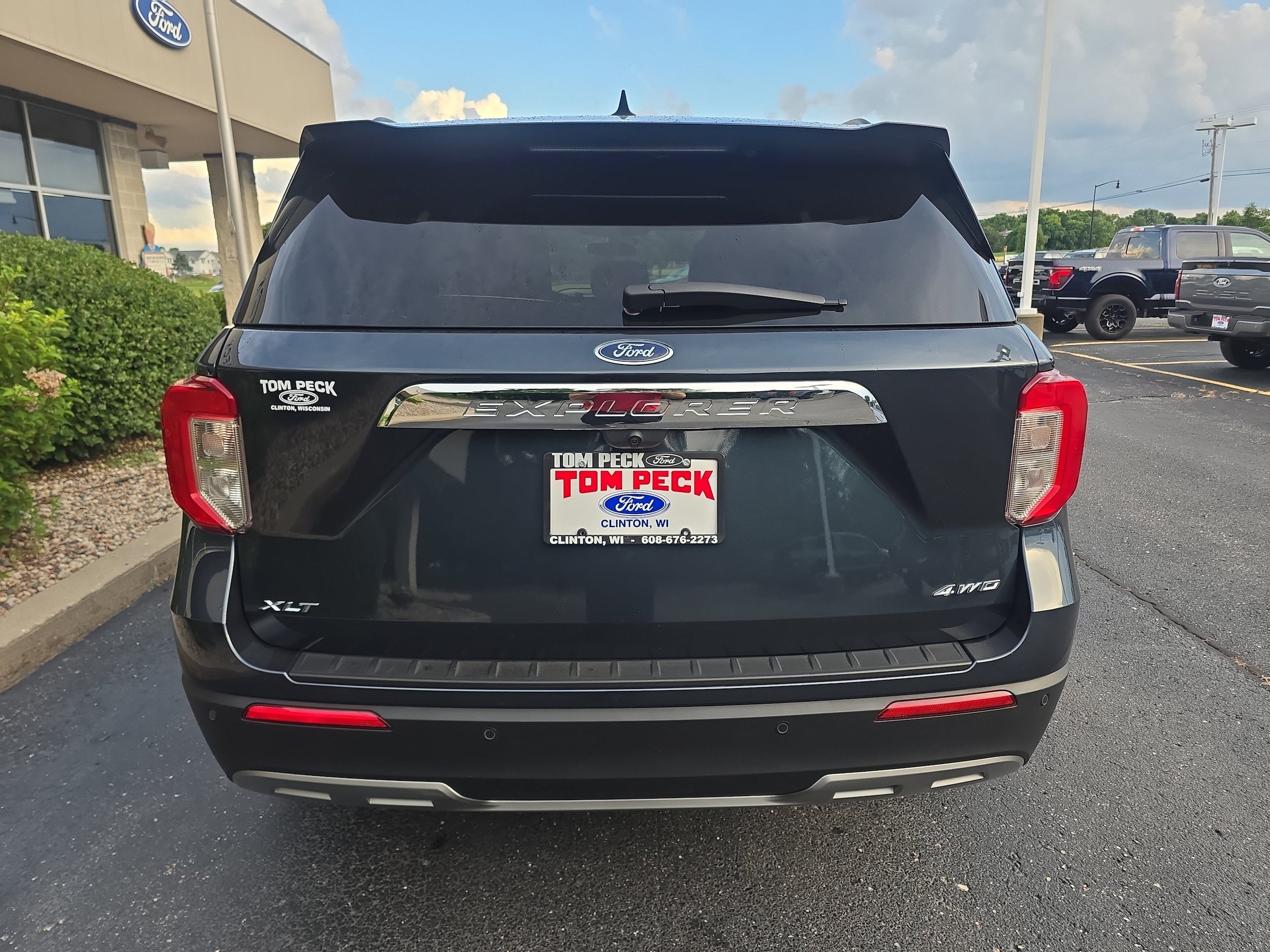 Used 2024 Ford Explorer XLT w/ Equipment Group 202A AWD/4WD image 7