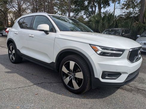 Used 2021 Volvo XC40 T5 Momentum w/ Protection Package Premier image 2