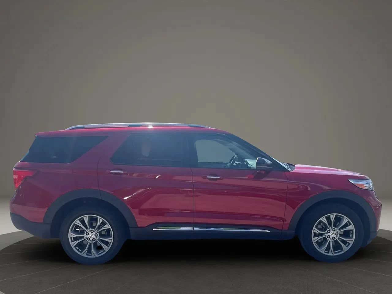 Used 2022 Ford Explorer Limited w/ Equipment Group 301A AWD/4WD image 8