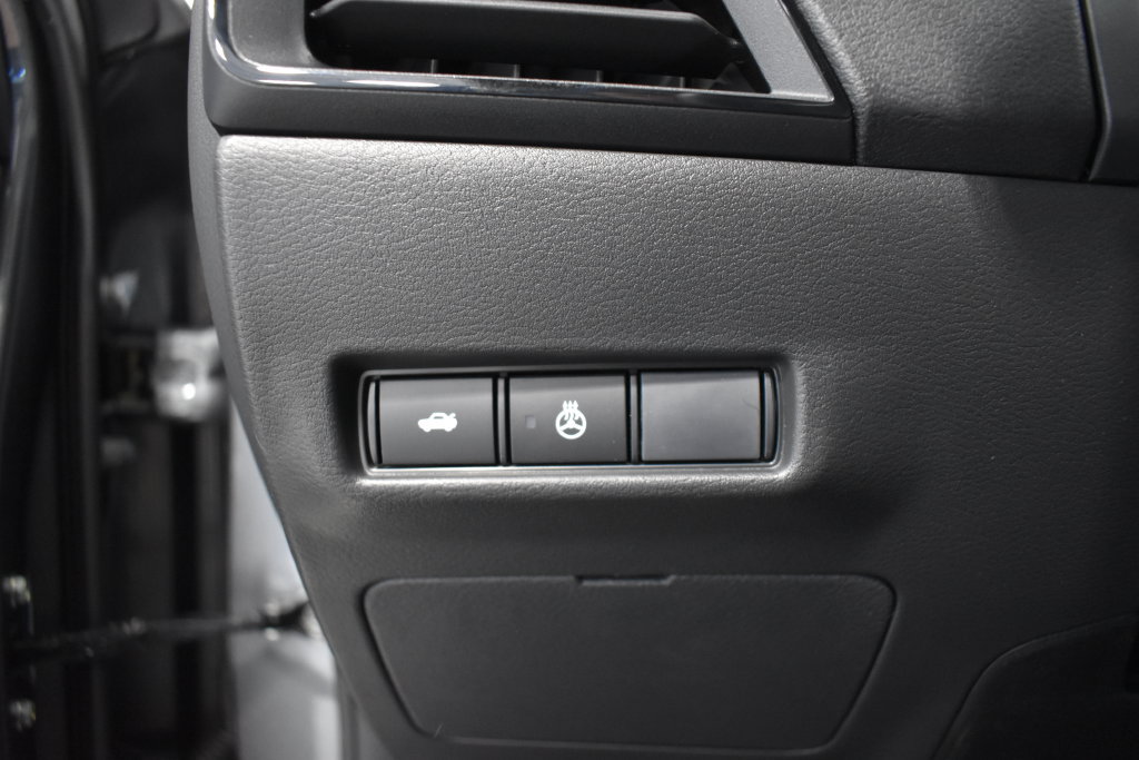 Certified 2026 Nissan Sentra SV w/ SV Convenience Package FWD image 19