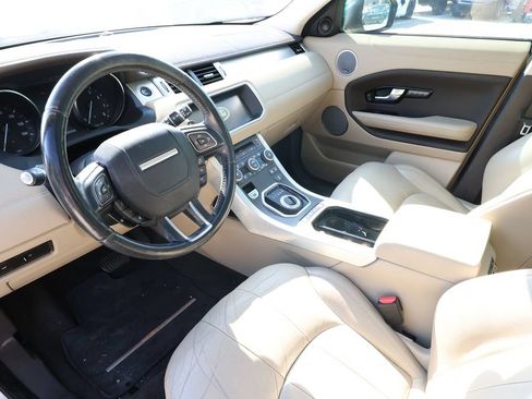 Used 2017 Land Rover Range Rover Evoque SE AWD/4WD image 9