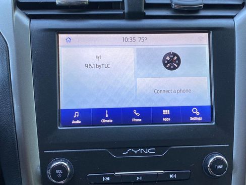 Used 2020 Ford Fusion SE FWD image 24