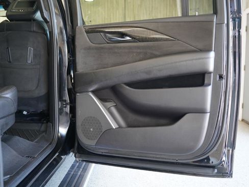 Used 2019 Cadillac Escalade ESV Platinum w/ Escalade Sport Edition image 37