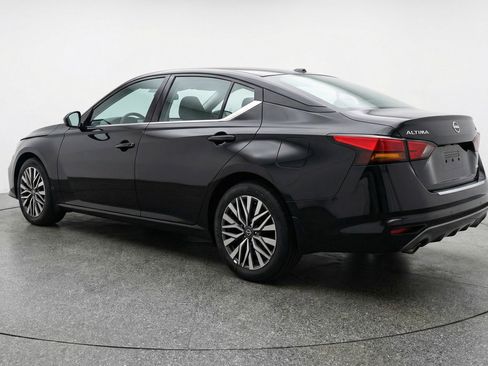Used 2025 Nissan Altima 2.5 SV FWD image 6